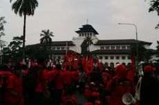 Orator Buruh di Bandung Ini Sebut Wali Kota, Gubernur dan Legilatif 