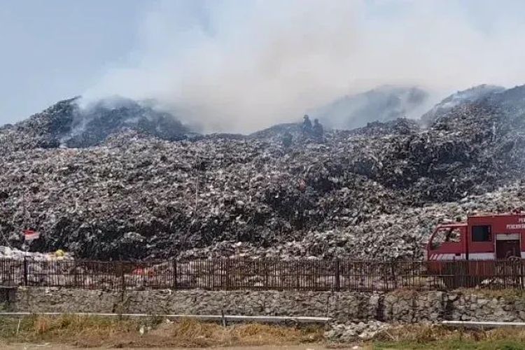 Update Kebakaran TPS Plosojenar Pati: 27 Jam Belum Padam, Titik Api Masih Membara