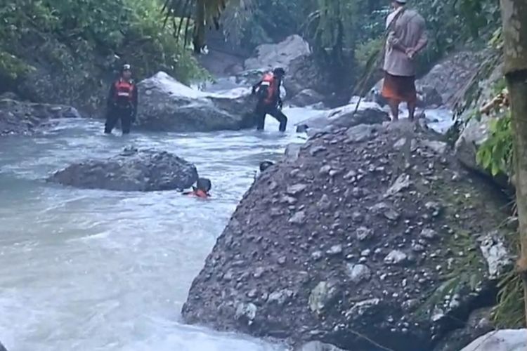 2 Pelajar Jadi Korban Air Bah di Air Terjun Temburun Nanas Lombok, Satu Masih Hilang