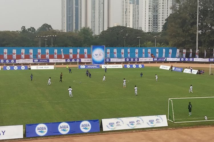 Tim sepak bola Bintang Timur, NTT, saat bertanding melawan tim asal Sulawesi Barat, dalam Danone Nations Cup 2018. Pertandingan itu berlangsung di Stadion Soemantri Brodjonegoro, Jakarta Pusat, Sabtu (21/7/2018)