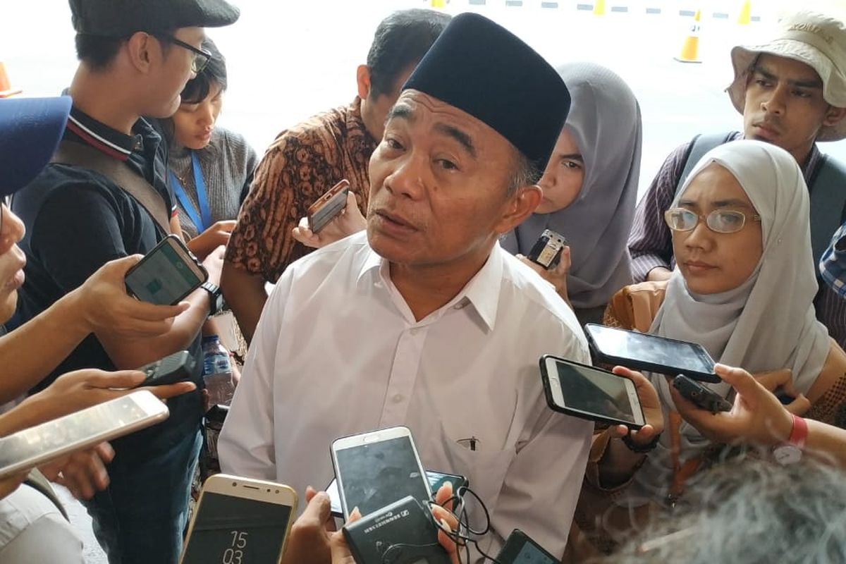 Mendikbud Muhadjir Effendy memberikan penjelasan terkait PPDB 2019 kepada media di Gedung Kemendikbud, Jakarta (21/6/2019).