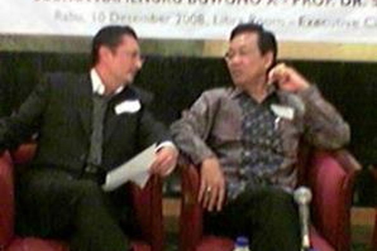 Fadel Mohammad (kiri) dan Sri Sultan Hamengku Buwono X dalam jumpa pers dialog 