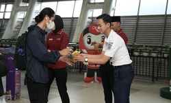 Berbagi Kehangatan Selama Ramadhan, LRT Jabodebek Siapkan 3.150 Paket Takjil untuk Pengguna