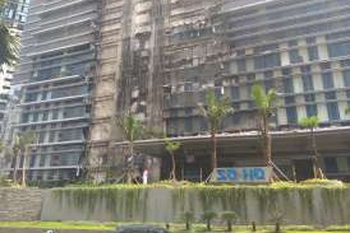 Apartemen Neo Soho di Tanjung Duren, Jakarta Barat yang terbakar pada Rabu malam (9/11/2016). Foto diambil pada Kamis (10/11/2016) pagi.