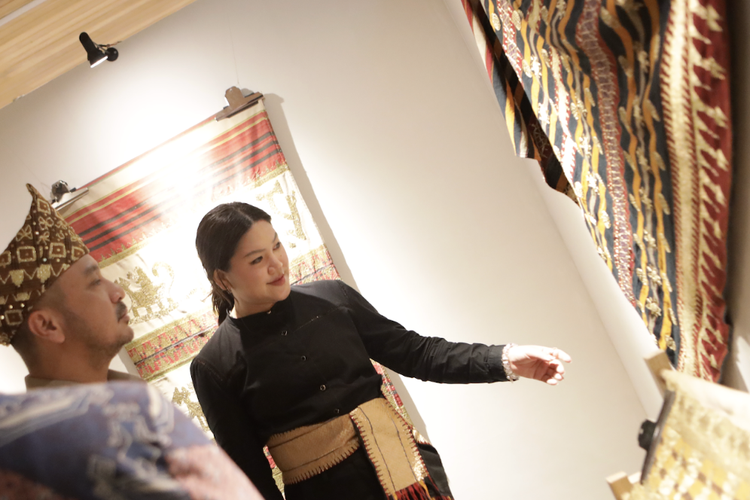 Pesenggiri Festival 2025 diselenggarakan di Lampung Marriott Resort & Spa pada 20-21 Juni 2025 mengangkat tema Mengayuh bersama Selembar Samudra menampilkan karya seni tapis kuno yang telah berusia ratusan tahun.