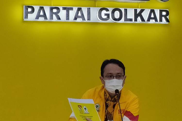 Ketua Panitia Penyelenggara HUT ke-57 Golkar Jerry Sambuaga di Kantor DPP Golkar, Jakarta, Senin (18/10/2021).