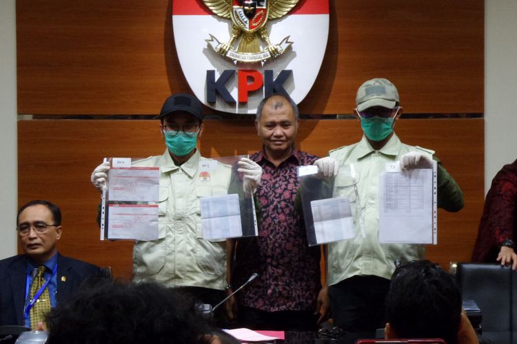 Konferensi pers terkait operasi tangkap tangan panitera PN Jaksel di Gedung KPK Jakarta, Selasa (22/8/2017).