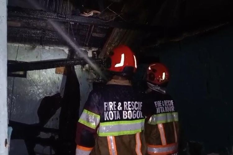 6 Rumah di Bogor Terbakar, Warga Coba Padamkan tapi Api Makin Besar