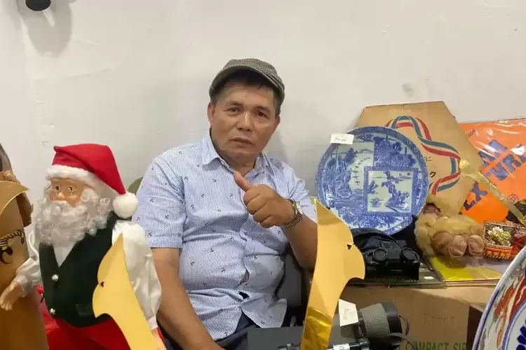 Kisah Bahar, Penjual Barang Antik Jepang di Bandung yang Sukses Biayai Anaknya Kuliah Kedokteran