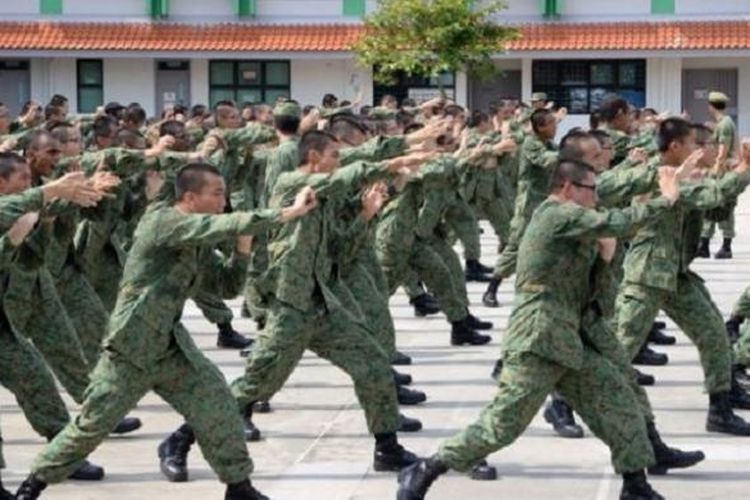 Peretas berhasil mendapatkan data pribadi sejumlah anggota wajib militer di Singapura, termasuk kartu identitas dan nomor telepon mereka. (Foto: Dokumentasi)
