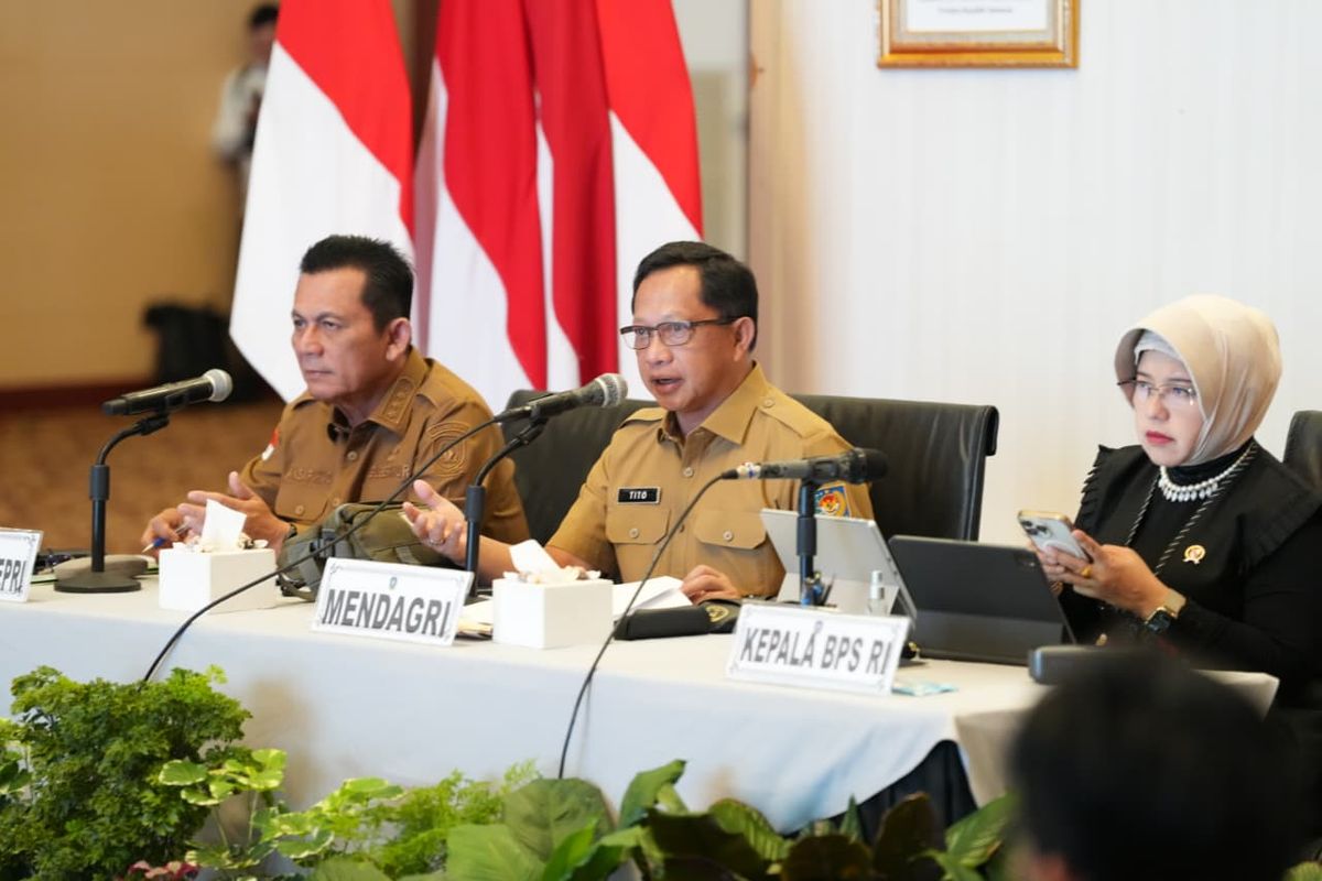 Menteri Dalam Negeri (Mendagri) Muhammad Tito Karnavian dalam Rapat Koordinasi Pengendalian Inflasi dan Kesiapan Pemda pada Perayaan Hari Raya Idul Fitri 1447 H/Tahun 2026 yang digelar secara hybrid dari Aula Kantor Gubernur Kepulauan Riau (Kepri), Tanjungpinang, Senin (9/3/2026).
