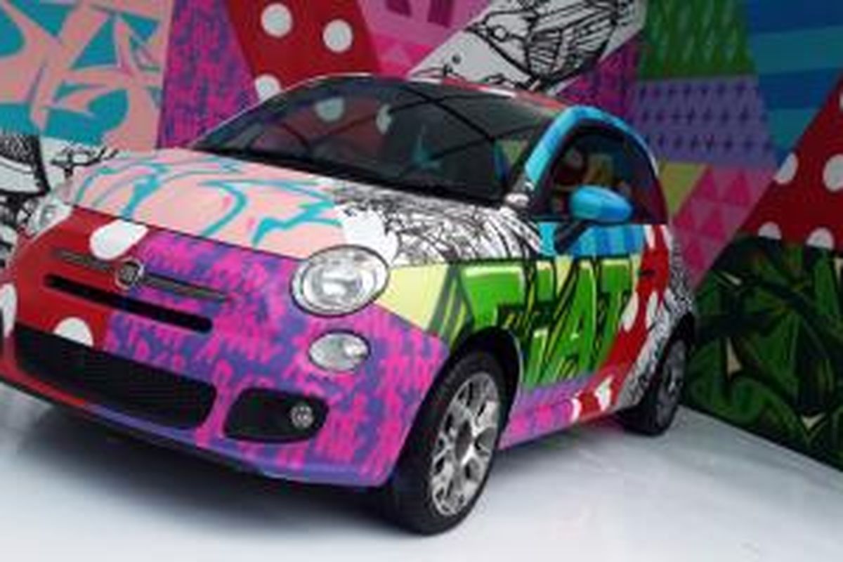 Fiat 500 dengan Grafiti yang khusus dikerjakan seniman muda Bandung.