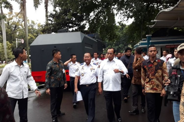 Menhub Budi Karya Sumadi menemui para pendemo usai melakukan diskusi dengan perwakilan pendemo