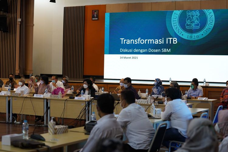 Pertemuan antara pimpinan Institut Teknologi Bandung (ITB) dengan kelompok dosen Sekolah Bisnis Manajemen (SBM) di Bandung, Senin (14/3/2022). 