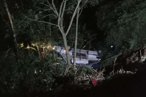 Bus Siswa SMP Masuk Jurang Sedalam 5 Meter di Sumedang, Warga: Katanya Banyak Korban Jiwa