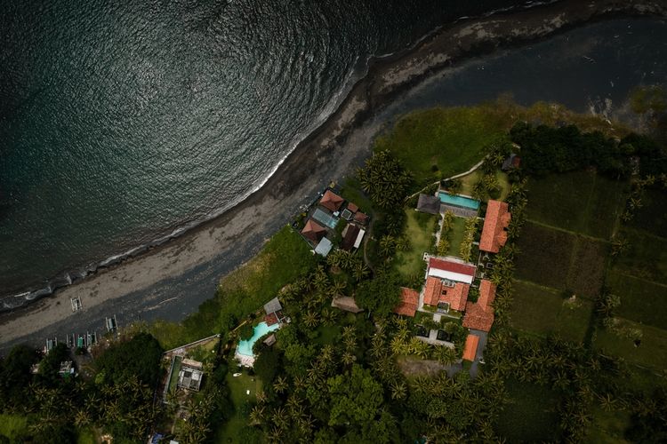 Ilustrasi Pantai Saba di Kabupaten Gianyar, Bali.