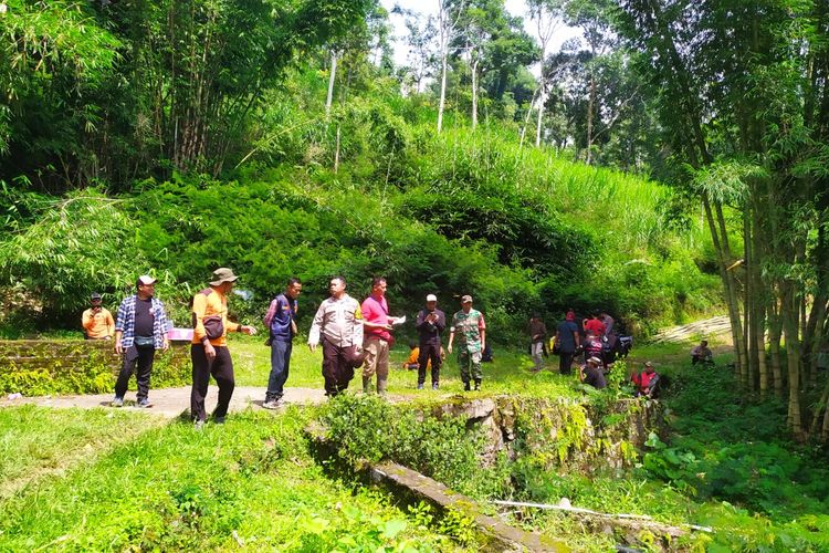 Tim gabungan melakukan pencarian orang hilang di kawasan hutan Samirono Kabupaten Semarang