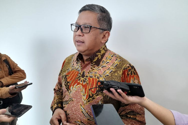 Sekretaris Jenderal DPP PDI-P Hasto Kristiyanto ditemui di Universitas Airlangga, Surabaya, Jawa Timur, Jumat (11/11/2022).