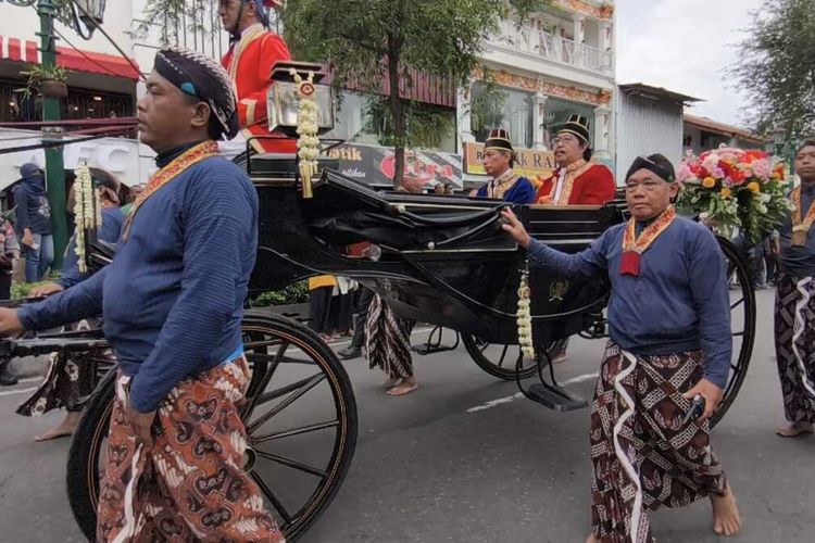 Kereta yang digunakan untuk kirab Brksan Trunajaya, Rabu (23/10/2025)