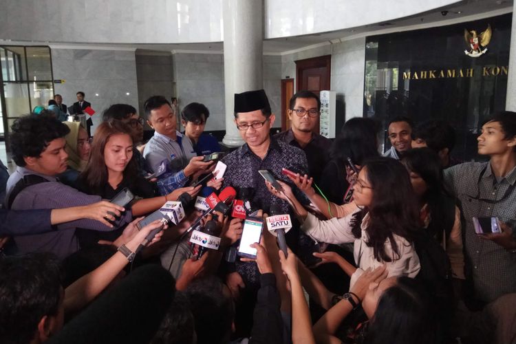 Wakil Ketua Komisi Pemberantasan Korupsi (KPK) , Laode M Syarif ditemui usai menghadiri prosesi pengambilan sumpah jabatan Ketua Mahkamah Konstitusi periode 2017-2020. Acara digelar di gedung MK, Jakarta Pusat, Jumat (14/7/2017).