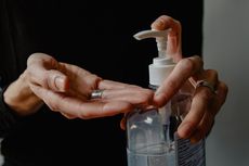 Ombudsman Sarankan Pemerintah Wajibkan Warga Bawa Hand Sanitizer Saat  Keluar Rumah