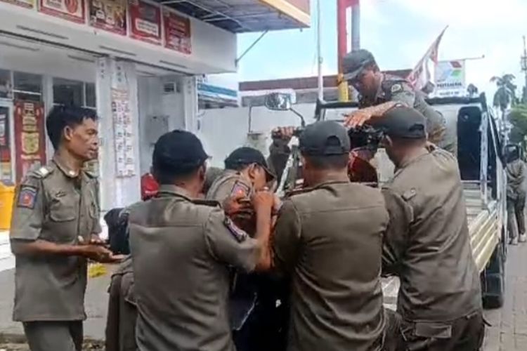 Takut Kena Razia Sarpol PP, Oknum ASN di Pasuruan Tinggalkan Motor di Warung