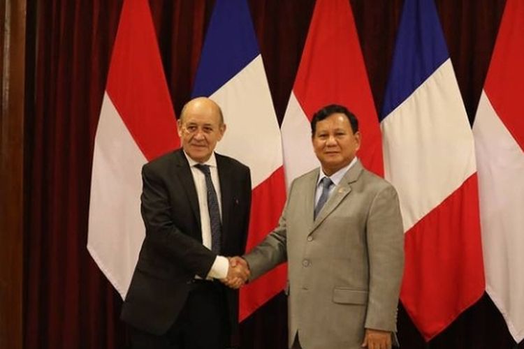 Menteri Pertahanan (Menhan) Prabowo Subianto menerima kunjungan Menteri Luar Negeri (Menlu) Perancis Jean-Yves Le Drian di Kementerian Pertahanan (Kemenhan) di Jakarta, Selasa (23/11/2021).