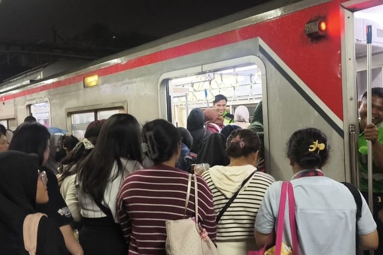 Sejumlah Perjalanan KRL Tanah Abang-Parung Panjang Dibatalkan Imbas Gangguan Listrik