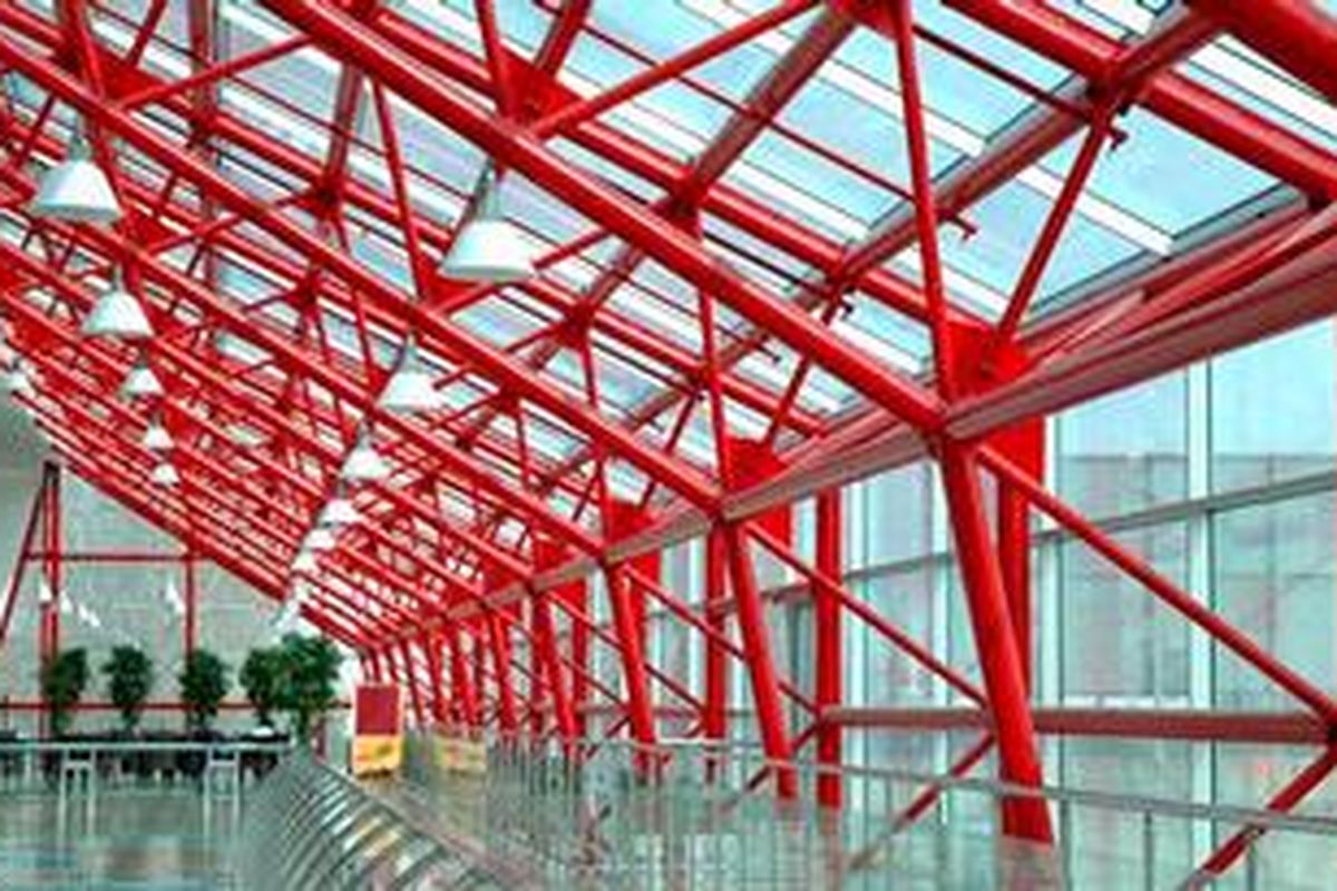 Jika penggunaan rangka baja ringan sudah memasyarakat, hal itu dapat mengurangi ekspansi penebangan pohon sehingga tidak mengganggu ekosistem hutan.