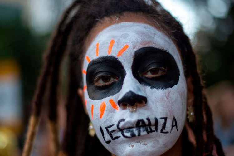 Hukum Brasil hanya mengizinkan aborsi dalam kasus pemerkosaan atau membahayakan nyawa perempuan hamil