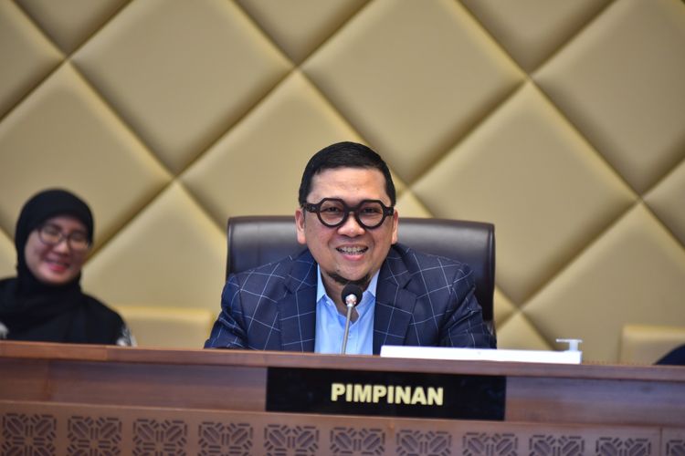 Ketua Komisi II DPR RI Ahmad Doli Kurnia saat rapat di gedung MPR/DPR/DPD RI, Senayan, Jakarta, Rabu (13/3/2024). 