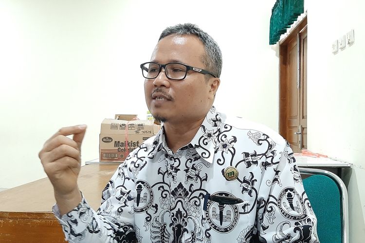 Arifin Guru SMA 2 Wonosari, Gunungkidul, Saat ditemui di Sekolahnya Senin (25/11/2019)