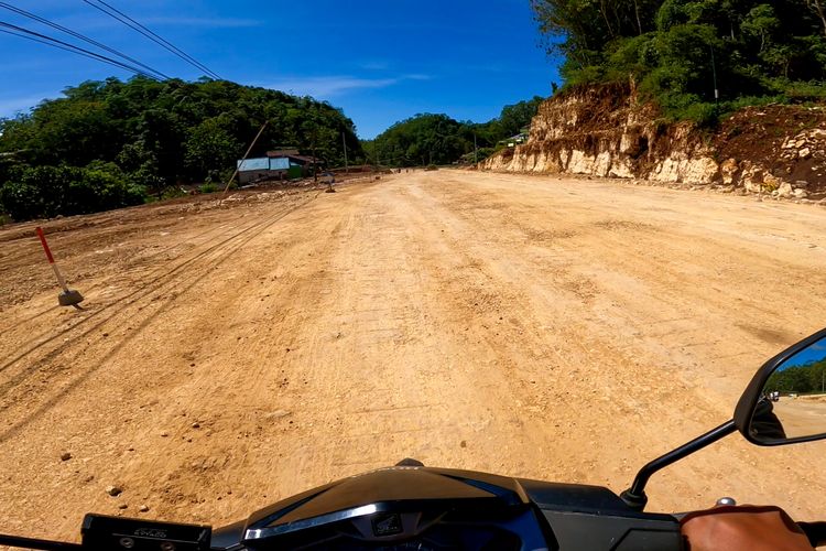 JJLS Gunungkidul sisi timur yang masih dalam proses pengerjaan, Rabu (19/4/2023).