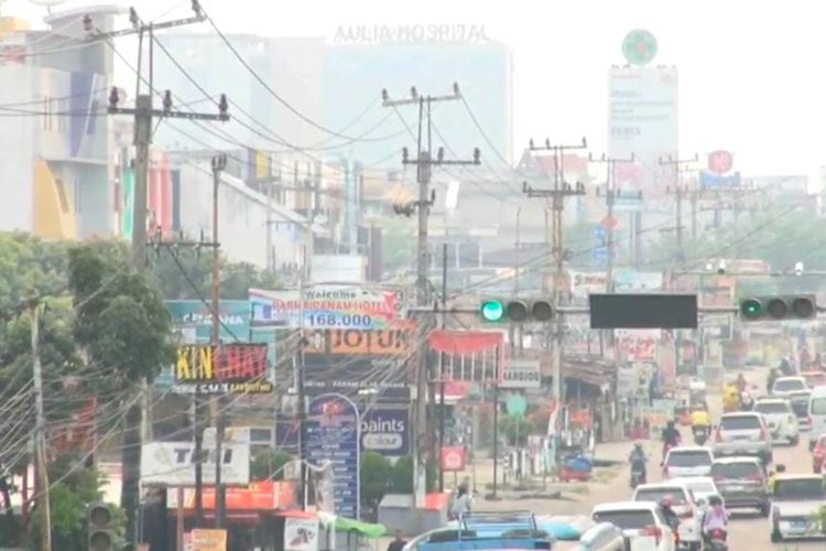 Kondisi kabut asap karhutla yang menyelimuti Kota Pekanbaru, Riau, Selasa (3/10/2023).