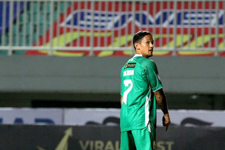 Pemain PS Sleman Irfan Bachdim saat melawan Persija Jakarta pada pertandingan pekan 1 Liga 1 2021-2022 yang berakhir dengan skor 1-1 di Stadion Pakansari Bogor, Minggu (5/9/2021) malam.