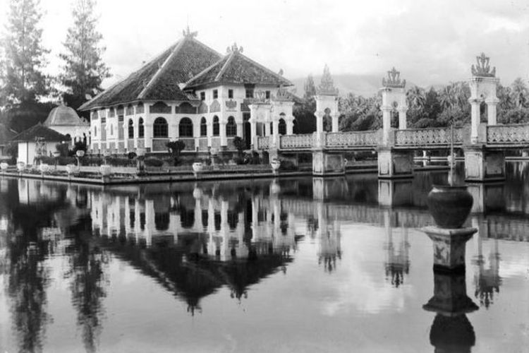 Taman Ujung atau Sukasada di Karangasem. 