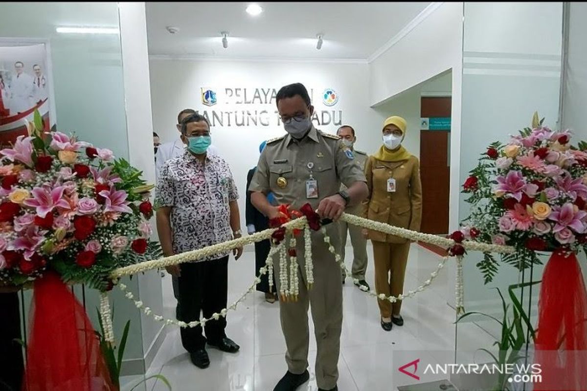 Gubernur DKI Jakarta Anies Baswedan meresmikan pelayanan jantung terpadu di Rumah Sakit Umum Daerah (RSUD) Tarakan, Cideng, Gambir, Jakarta Pusat, Selasa (28/9/2021).