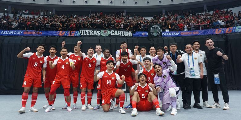 Selebrasi para pemain timnas futsal Indonesia saat mengalahkan Jepang dalam AFC Futsal ASIAN CUP 2026  di Indonesia Arena, Jakarta Pusat, Kamis (6/2/2026). Indonesia berhasil lolos ke babak final.
