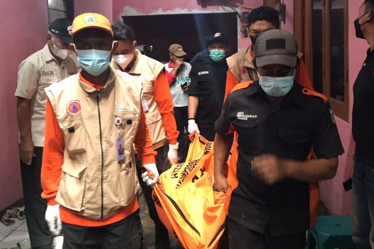 Seorang pria berusia 20 tahun ditemukan dalam keadaan tergantung di pintu kamar mandi kontrakannya, di Kedoya Utara, Kebon Jeruk, Jakarta Barat, pada Rabu (6/7/2022) pagi. 