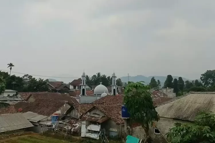 Sumur Bor Mulai Kering di Sukabumi, Warga Sambut Mendung dengan Harapan