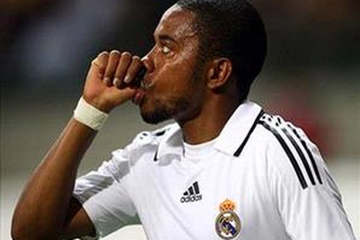 Penyerang Real Madrid, Robinho, bisa gigit jari jika batal pindah ke Chelsea.