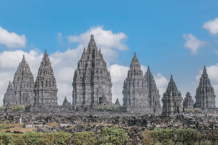 Ilustrasi Candi Prambanan di Kabupaten Sleman, Daerah Istimewa Yogyakarta.
