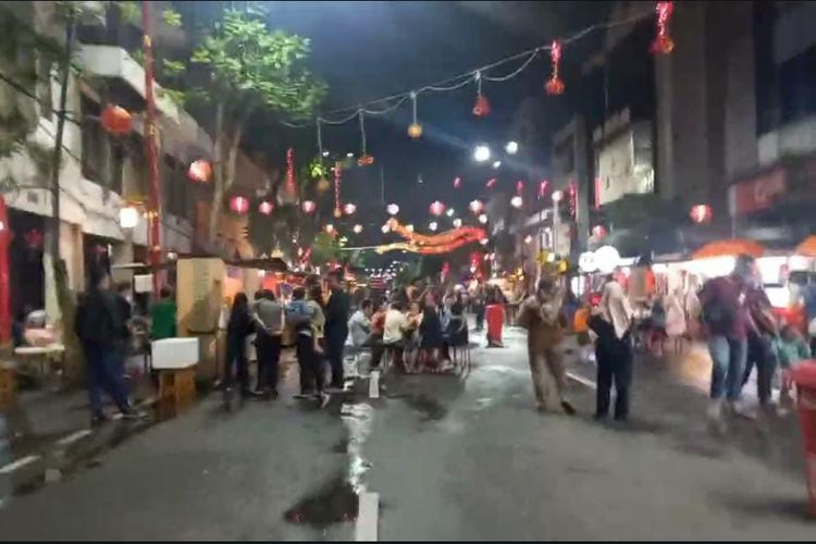 Jalan Kembang Jepun, Bongkaran, Surabaya pada akhir pekan lalu.