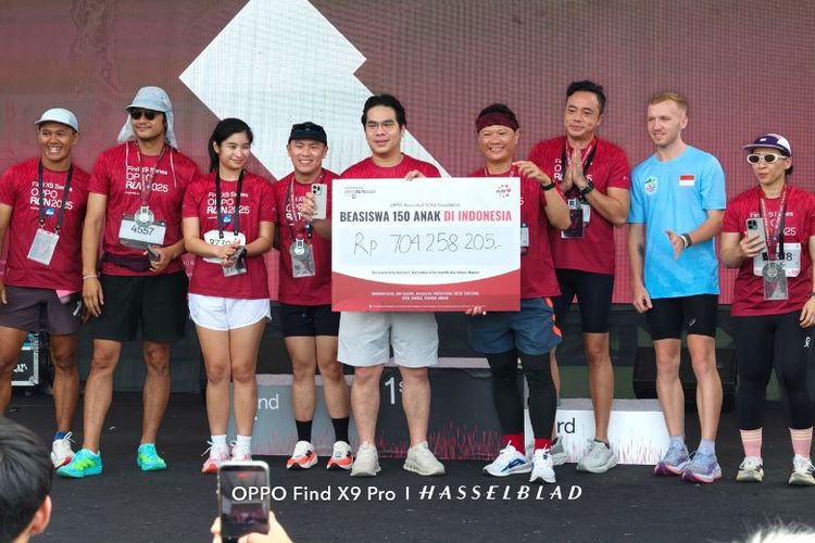Pengumuman hasil donasi di panggung utama OPPO Run 2025. 