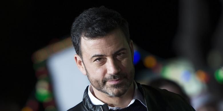Pembawa acara Jimmy Kimmel menghadiri pemutaran perdana film Office Christmas Party di Regency Village Theater di Los Angeles pada Rabu (7/12/2016).