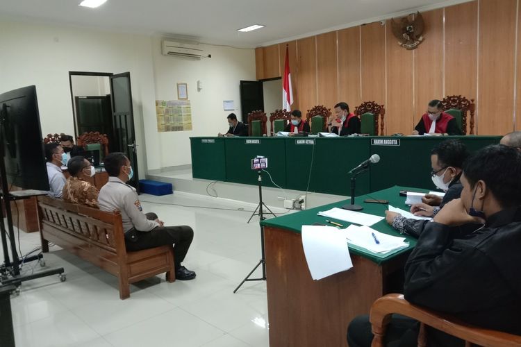 Kasus kecelakaan yang dialami keluarga Vanessa Angel, disidangkan di Pengadilan Negeri Jombang, Jawa Timur, Kamis (3/2/2022). Tubagus Muhammad Joddy Pramas Setya (24), sopir keluarga Vanessa, mengikuti sidang dari Lapas Kelas 2B Jombang.