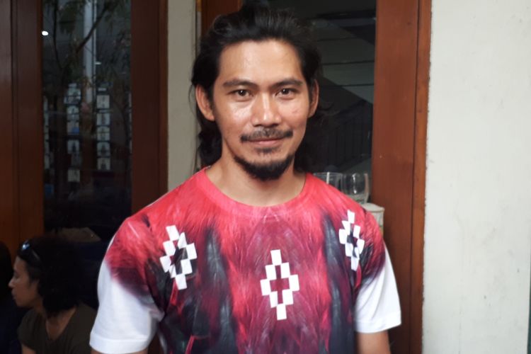 Artis Donny Alamsyah baru saja merampungkan film pendek omnibus berjudul Tanding. Film ini adalah film garapan rumah produksi asal Malaysia, Making Name. 