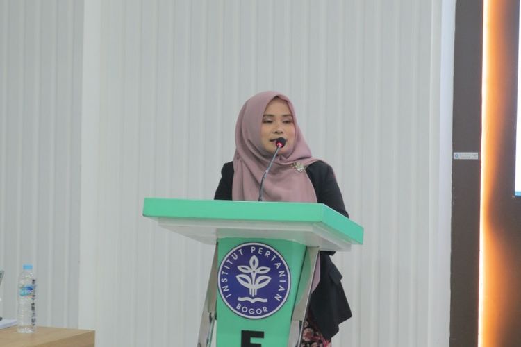 Shinta Anggreany dari Institut Pertanian Bogor (IPB) dalam sidang promosi Doktor Ilmu Komunikasi Pembangunan Pertanian dan Pedesaan, Fakultas Ekologi Manusia (FEMA).

