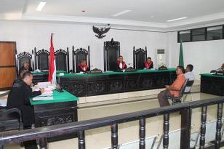 Sidang kasus korupsi jalan perbatasan RI-Timor Leste senilai Rp 4,1 miliar di Pengadilan Tindak Pidana Korupsi Kupang dengan menhadirkan saksi Kepala kantor Badan Pengelola Perbatasan Daerah (BPPD) Timor Tengah Utara (TTU) Fransiskus Tilis