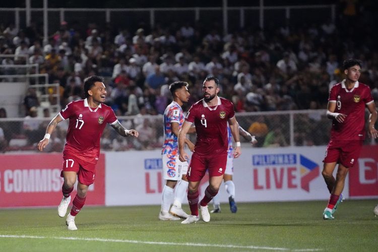 Saddil Ramdani melakukan selebrasi usai mencetak gol dalam laga Kualifikasi Piala Dunia 2026 antara Filipina vs Indonesia di Stadion Rizal Memorial, Manila, Selasa (21/11/2023).